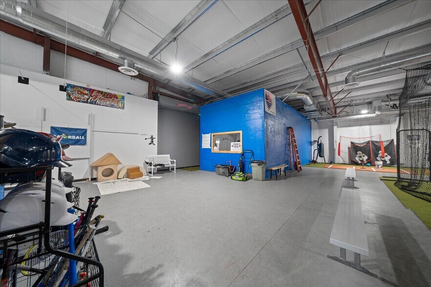 More Photos Of 2401 SE 58th Ave, Ocala General Retail For Sale