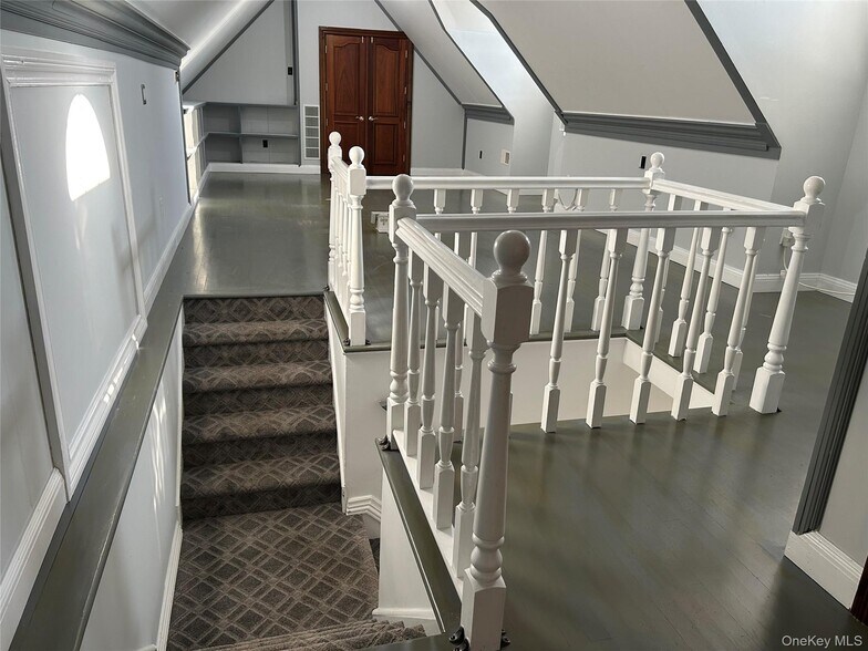 More Photos Of 361 Union Blvd, West Islip Office For Sale