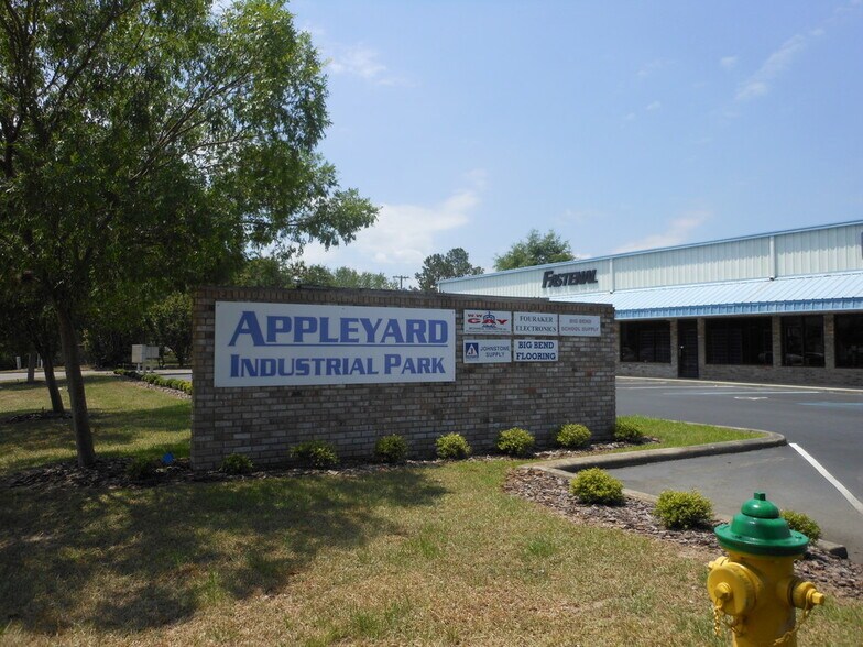 More Photos Of 572-2 Appleyard Dr, Tallahassee Warehouse For Lease