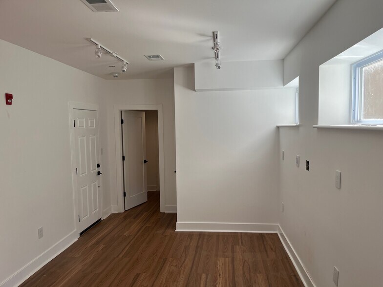 More Photos Of 763 S 4th St, Philadelphia Storefront Retail Office For Lease