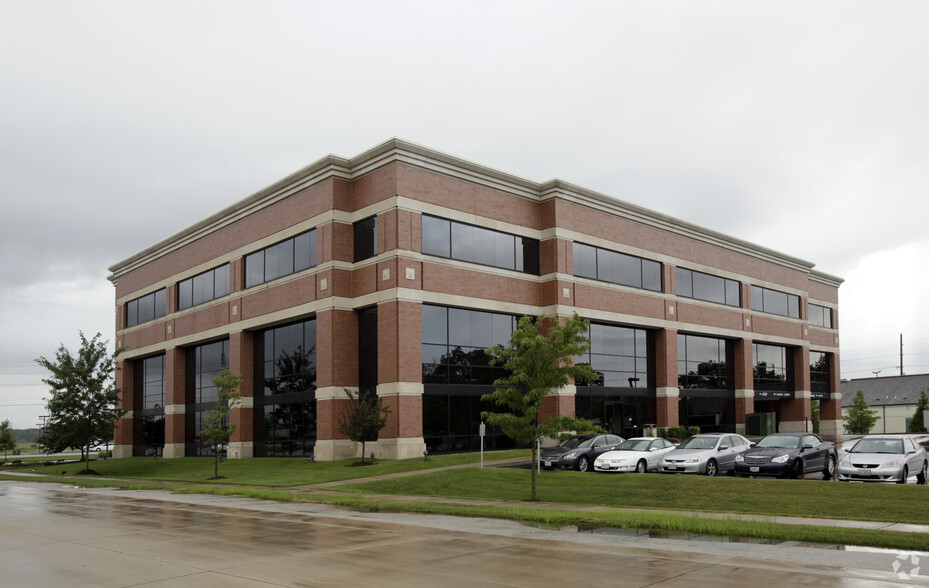 Primary Photo Of 100 Chesterfield Business Pky, Chesterfield Coworking Space