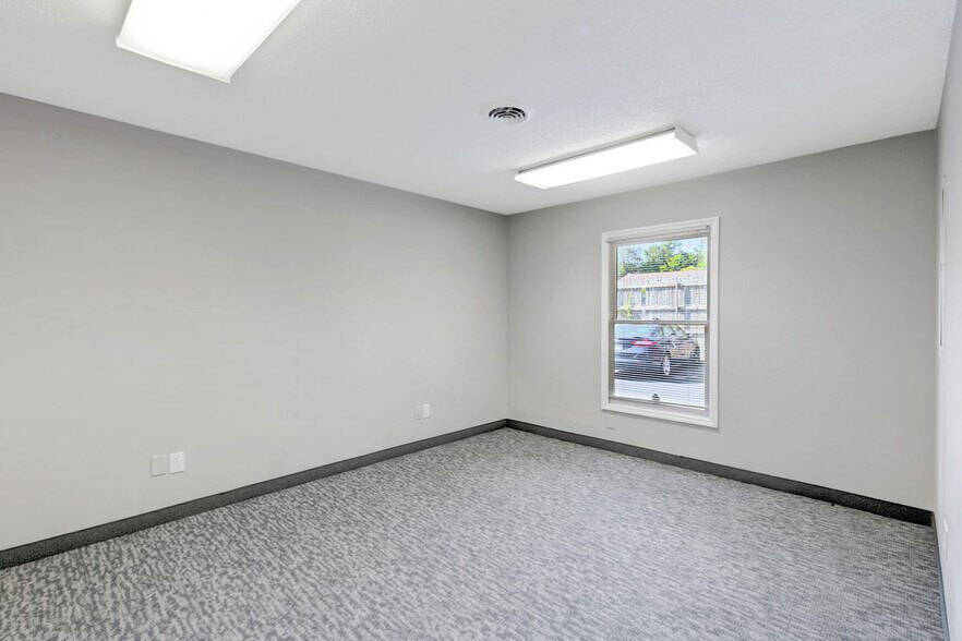 More Photos Of 6716 Heritage Business Ct, Chattanooga Office For Lease