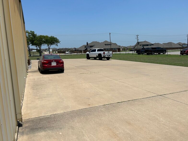 More Photos Of 2440 Chambers St, Venus Light Distribution For Lease