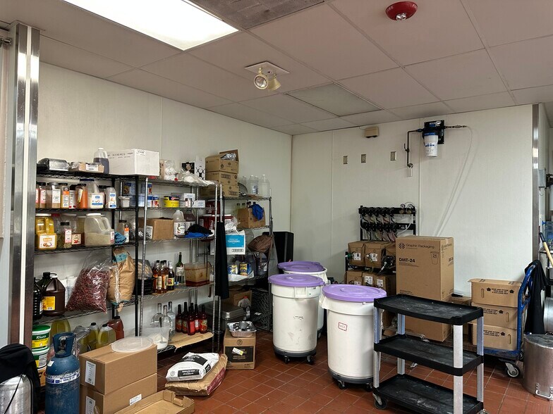 More Photos Of 900 Riverside Dr, East Peoria Restaurant For Sale