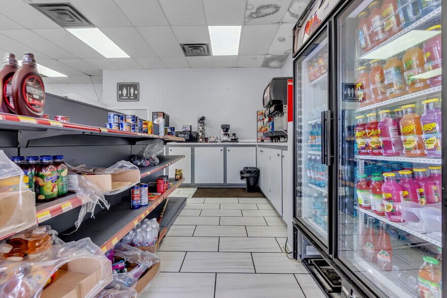 More Photos Of 5577 County Road 174, Grenada General Retail For Sale