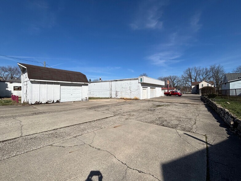 More Photos Of 927 W Columbia St, Springfield Carwash For Sale