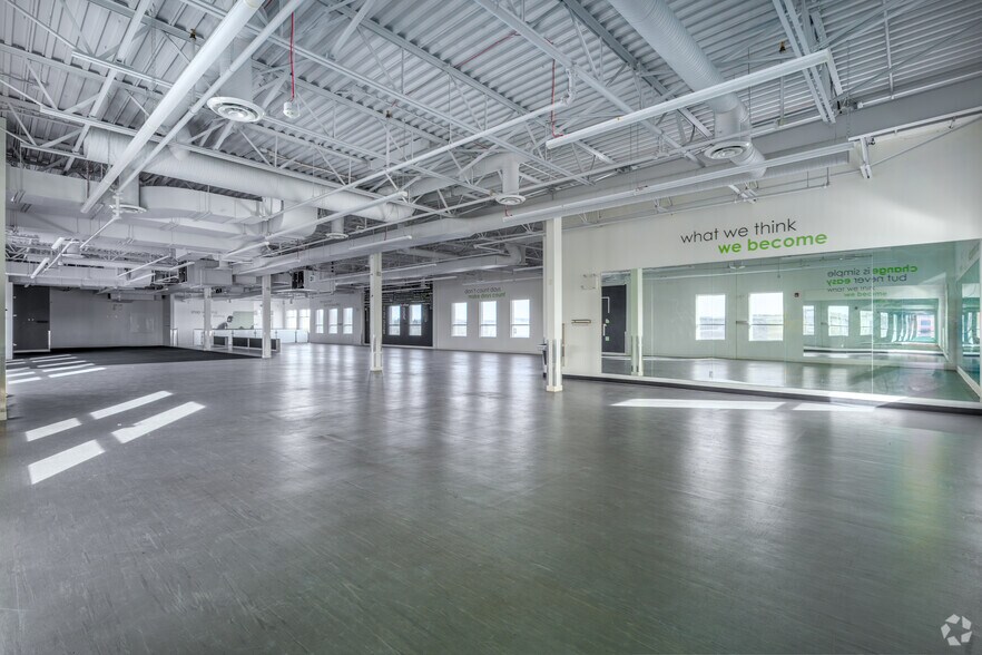 More Photos Of 4 River Heights Dr, Cochrane Storefront For Lease