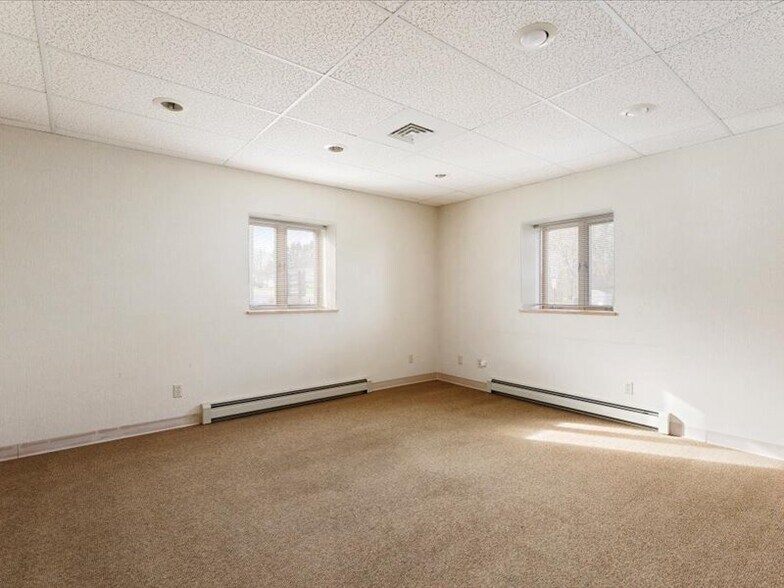 More Photos Of 403 S 4th Ave, Saint Nazianz Service For Sale