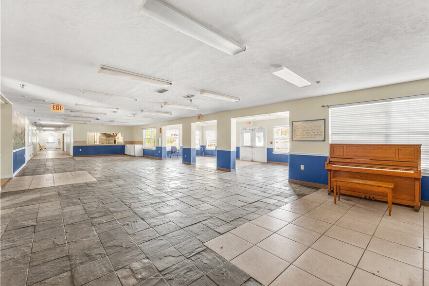 More Photos Of 102 Floyd St, Naples Specialty For Sale