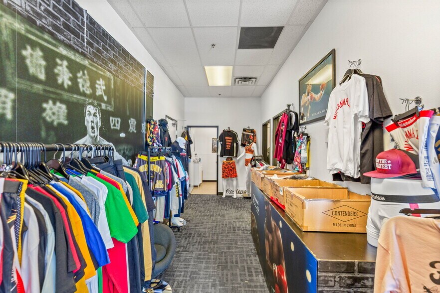 More Photos Of 4570 W Post Rd, Las Vegas Showroom For Lease