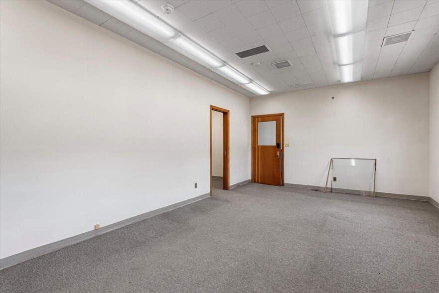 More Photos Of 1050 S Bridge St, Baker City Office For Sale