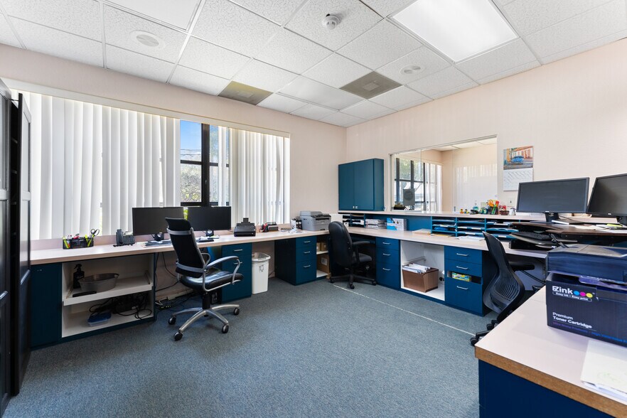 More Photos Of 3820 Tampa Rd, Palm Harbor Medical For Lease