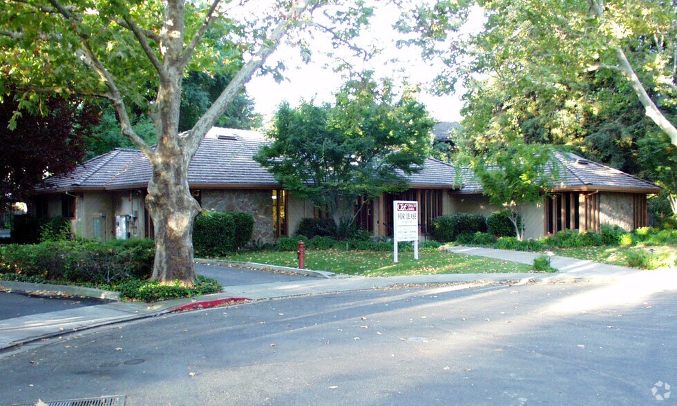 More Photos Of 30 Oak Ct, Danville Office For Sale