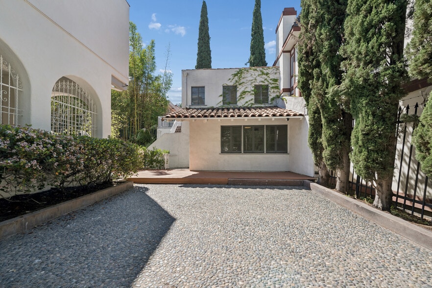 More Photos Of 4526 Wilshire Blvd, Los Angeles Office Residential For Sale