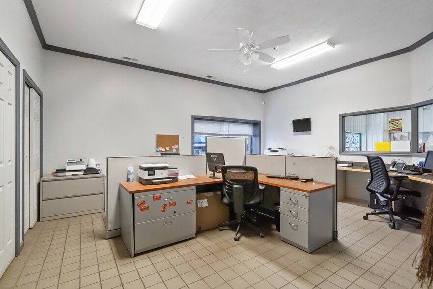 More Photos Of 8568 Brewerton Rd, Brewerton Auto Salvage Facility For Sale