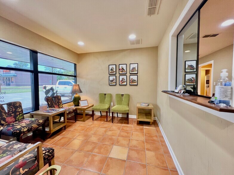 More Photos Of 614 Oak Ave, Sulphur Springs Office For Sale