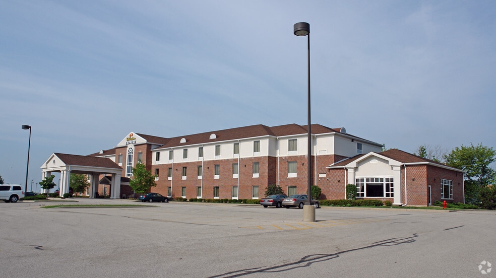 More Photos Of 2595 Bunker Hill Dr, Algonquin Hotel For Sale