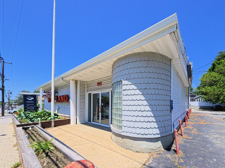 More Photos Of 125 E Jericho Tpke, Huntington Station Freestanding For Lease
