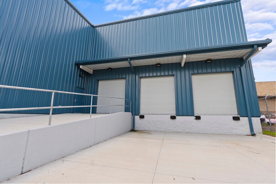 More Photos Of 6620 Stuart Ave, Jacksonville Warehouse For Lease
