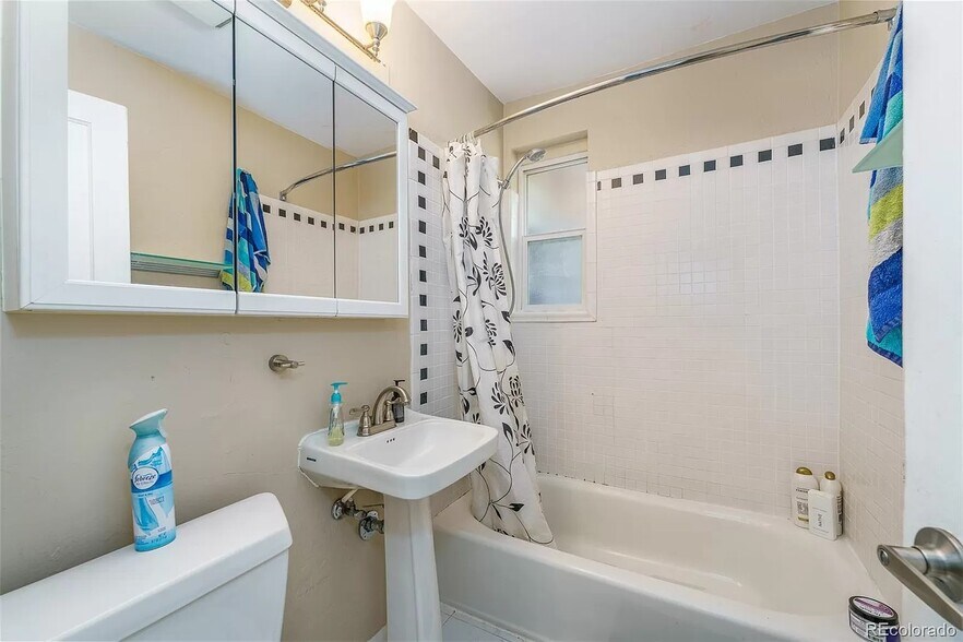 More Photos Of 913 Kilmer St, Golden Apartments For Sale