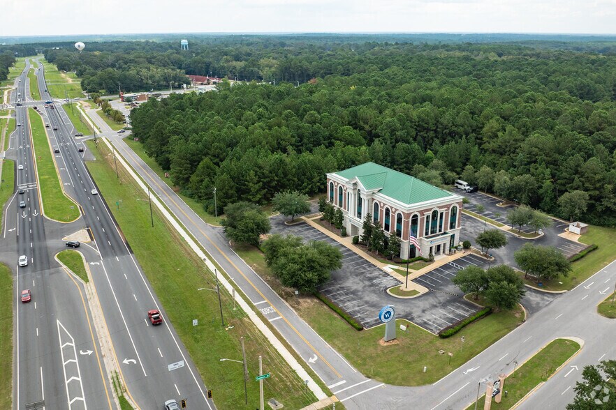 More Photos Of 1301 Industrial Dr, Crestview Coworking Space