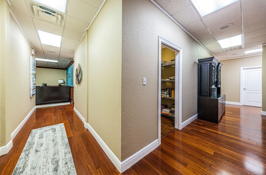 More Photos Of 3023 Eastland Blvd, Clearwater Office For Sale
