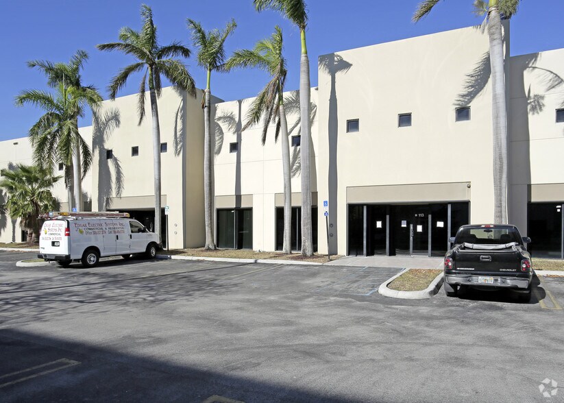 More Photos Of 8305 NW 27th St, Doral Distribution For Lease