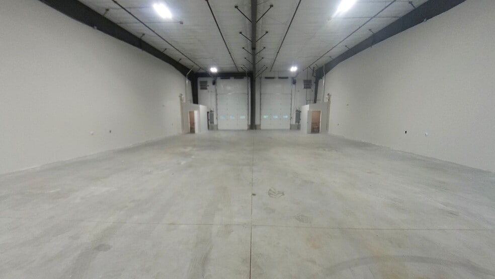 More Photos Of 14 R -Bay 3&4, North Reading Industrial For Lease
