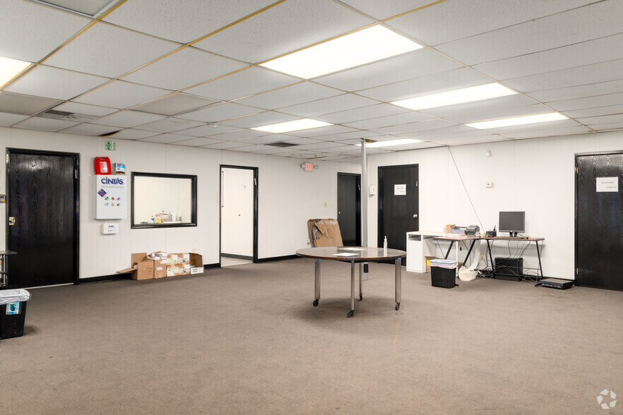 More Photos Of 1437 E State St, Hamilton Unknown For Lease