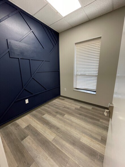 More Photos Of 230-250 Mohawk Rd, Clermont Medical For Lease