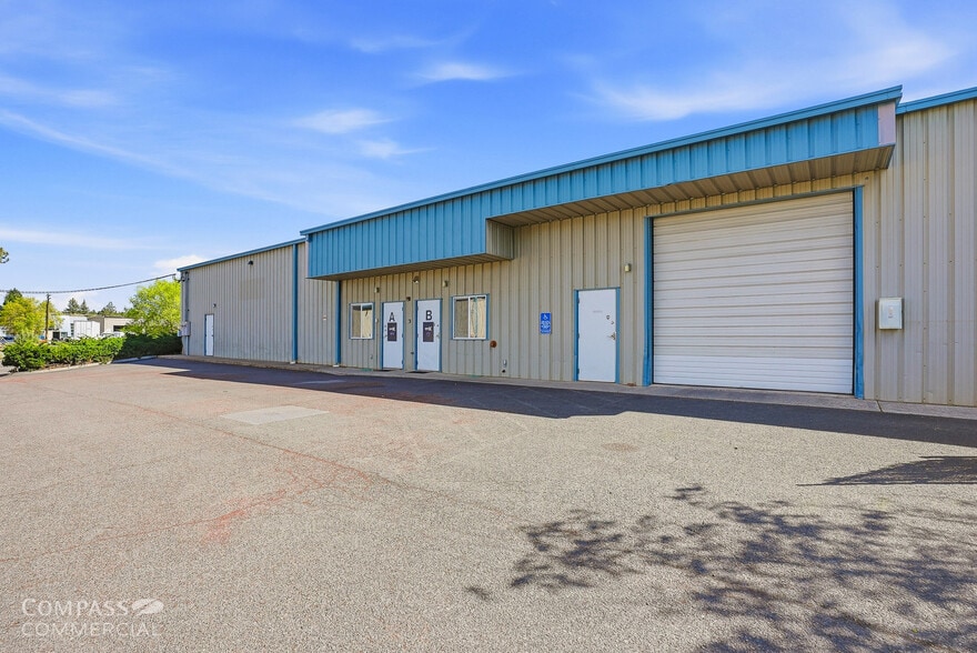 More Photos Of 2185 NE 2nd St, Bend Warehouse For Sale