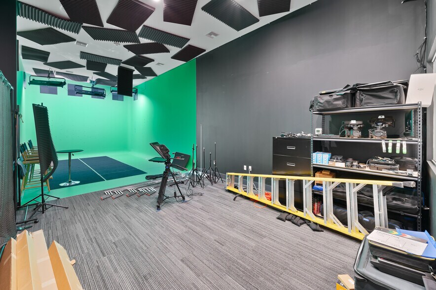 More Photos Of 610 Waltham Way, Mccarran Office For Lease