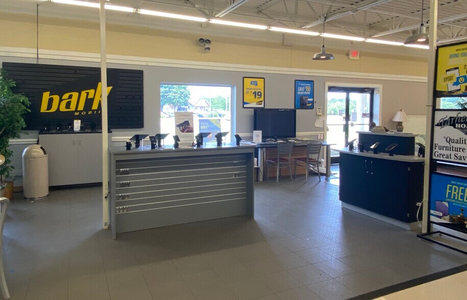 More Photos Of 3351 Hickory Blvd, Hudson Freestanding For Sale