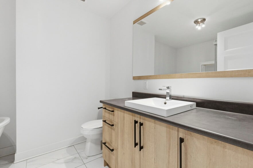 More Photos Of 1074 Ch Du Côteau-Rouge, Longueuil Apartments For Sale
