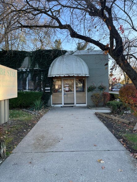 More Photos Of 621 Broadway, Chesterton Medical For Sale