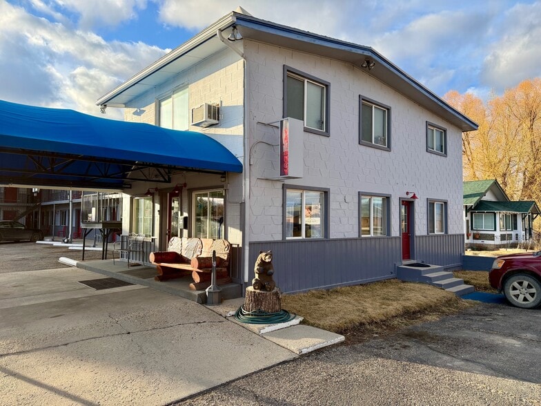 More Photos Of 210 N Main St, Deer Lodge Hotel For Sale