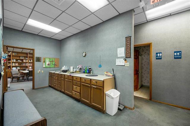 More Photos Of 816 W Gore Blvd, Lawton Office For Sale