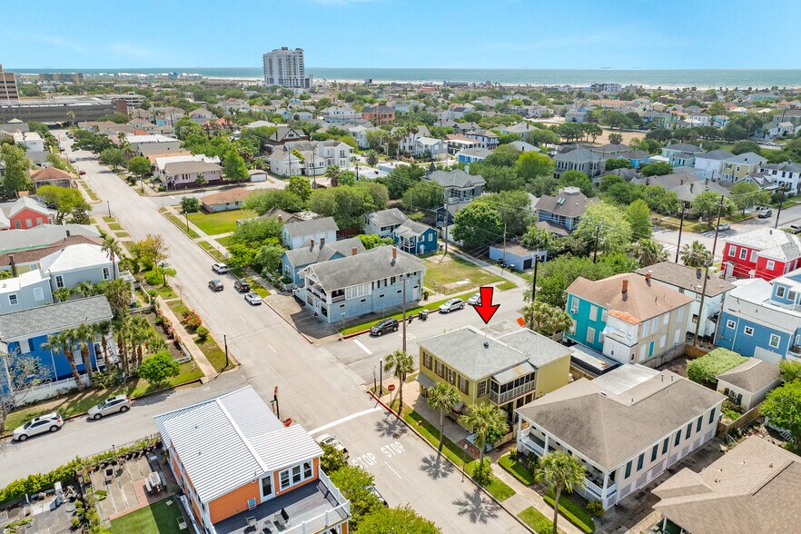 More Photos Of 1201 Post Office St, Galveston Flex For Sale