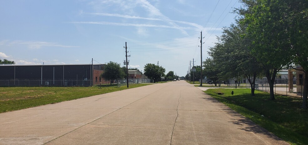 More Photos Of 18702 N Rankin Cir, Houston Land For Lease