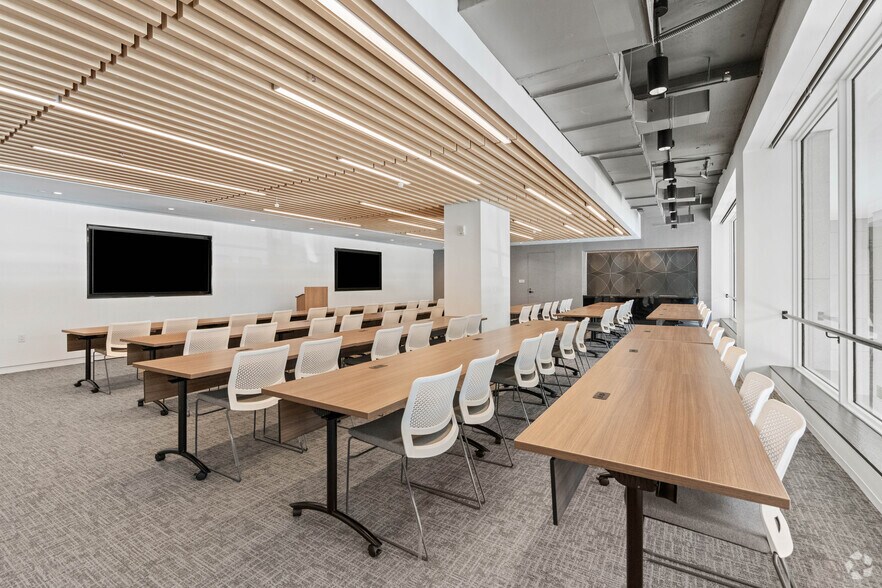 More Photos Of 1331 Pennsylvania Ave NW, Washington Office For Lease