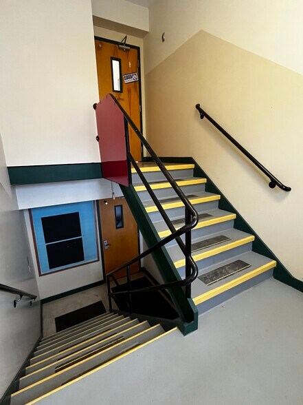 More Photos Of 49 Jefferson St, Phoenix Specialty For Lease