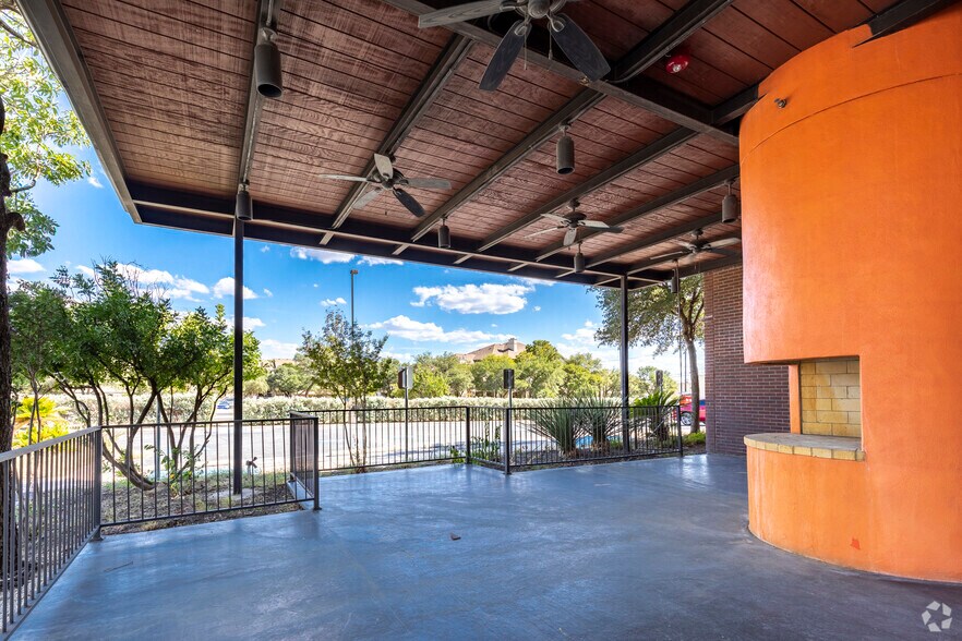 More Photos Of 17660 Henderson Pass, San Antonio Restaurant For Sale