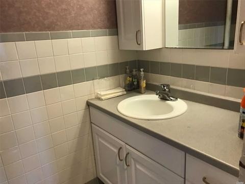 More Photos Of 18 Main St, Roslyn Office For Sale