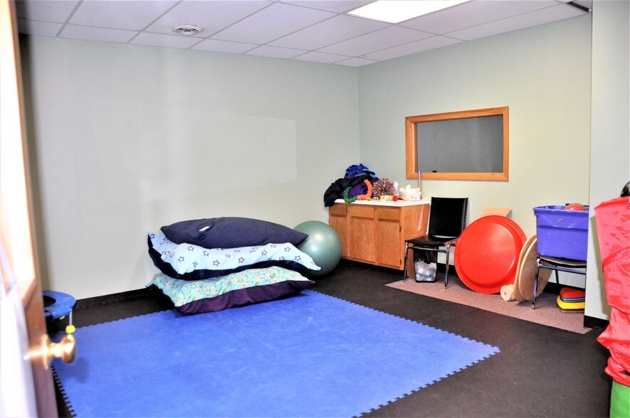 More Photos Of 1-19 E Pleasant St, Springfield Medical For Sale