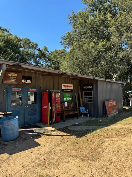 More Photos Of 820 Sligo St, Woodville Auto Repair For Sale