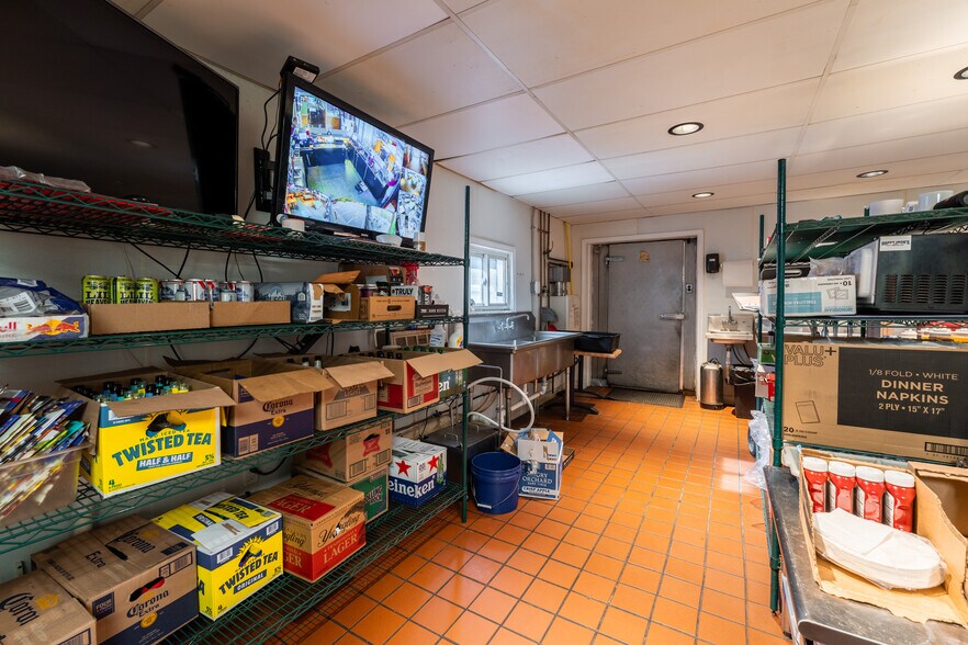 More Photos Of 1019 Norwich Rd, Plainfield Restaurant For Sale
