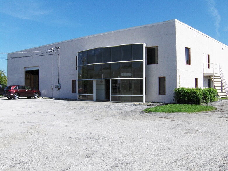 More Photos Of 5147 W Clifton St, Tampa Warehouse For Lease