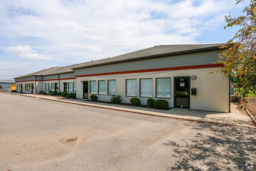 More Photos Of 221-229 S Pioneer Blvd, Springboro Light Distribution For Lease