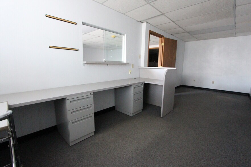 More Photos Of 1352 5th Ave, Coraopolis Apartments For Lease