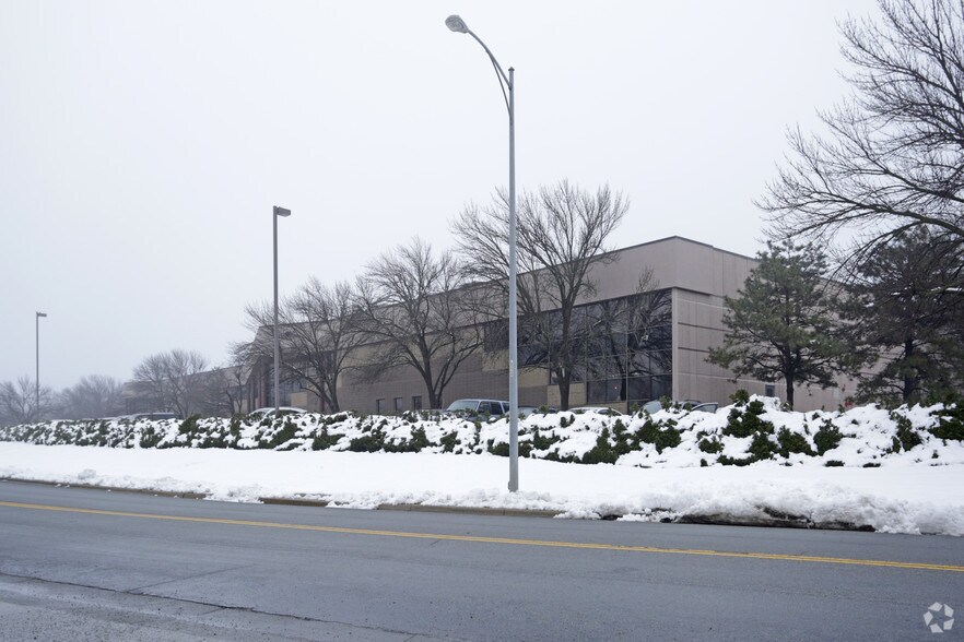 More Photos Of 9801-9829 Commerce Pky, Lenexa Manufacturing For Sale